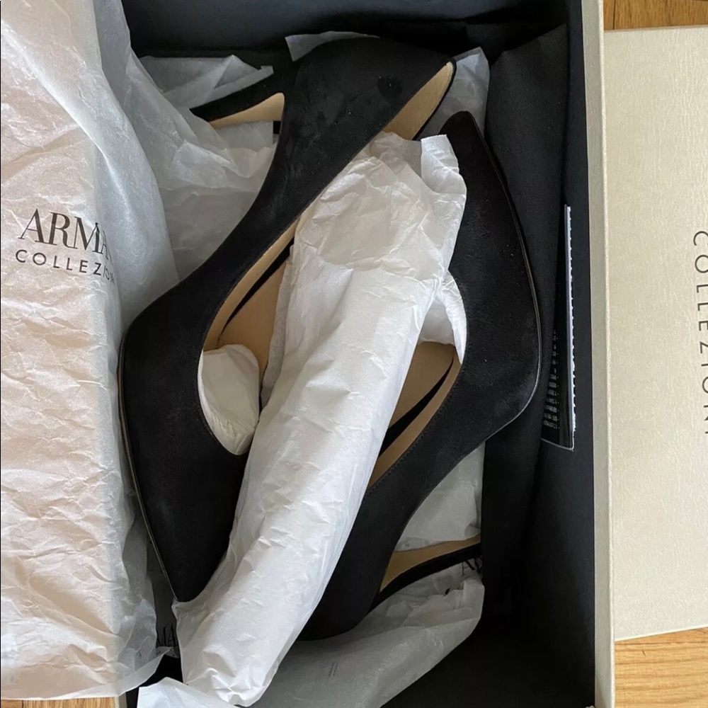 Armani suede pumps sz 37